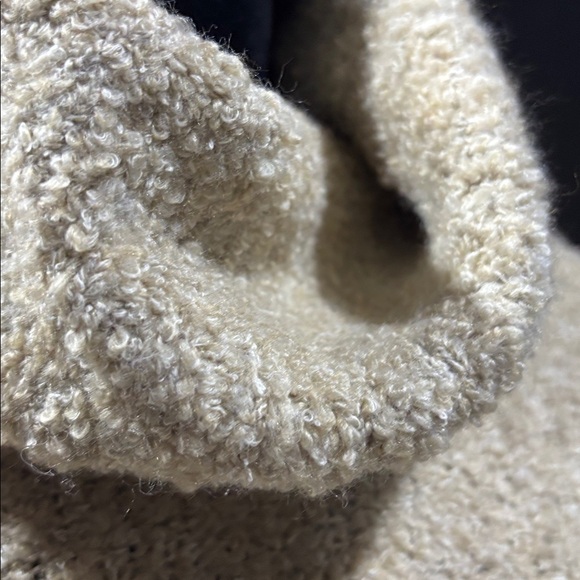 GAP Wool Blend Oversized Loose neck turtleneck,extended back hemline,soft/cozy - Picture 2 of 10